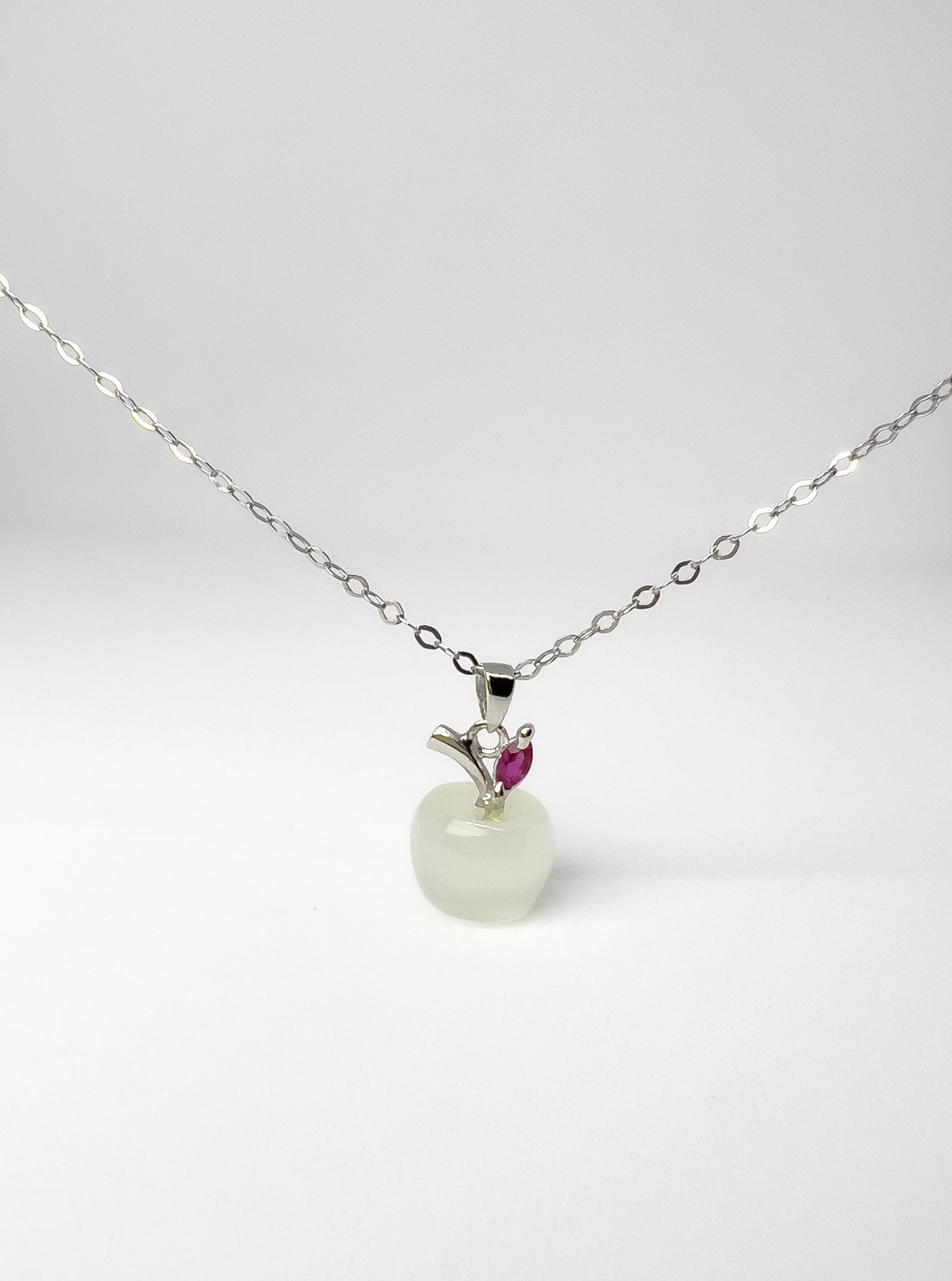 INVISIBLE APPLE NECKLACE
