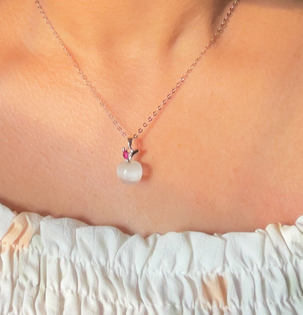 INVISIBLE APPLE NECKLACE