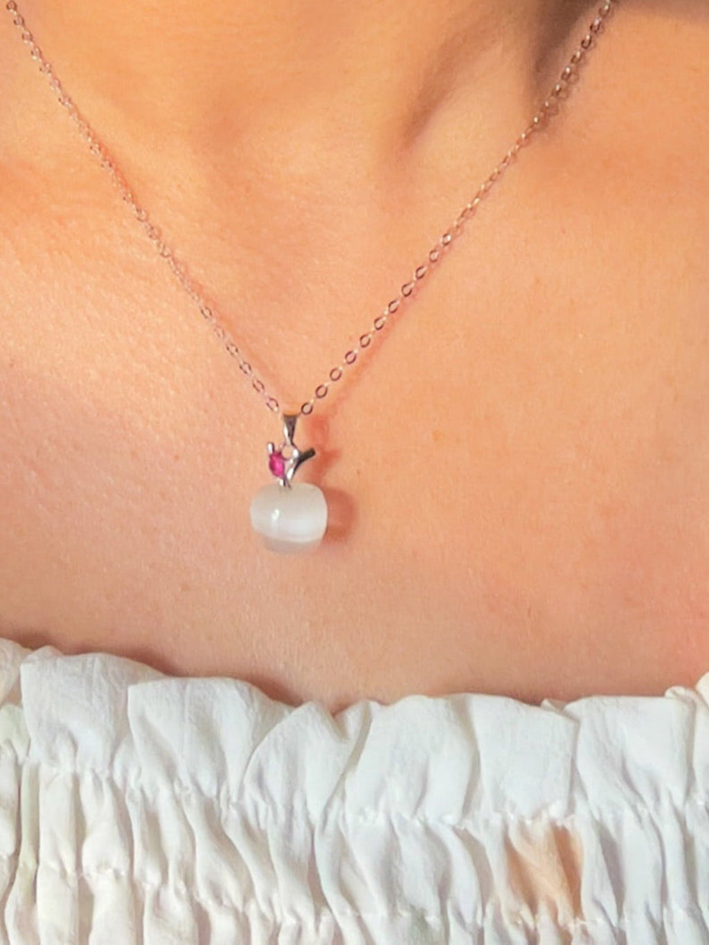 INVISIBLE APPLE NECKLACE