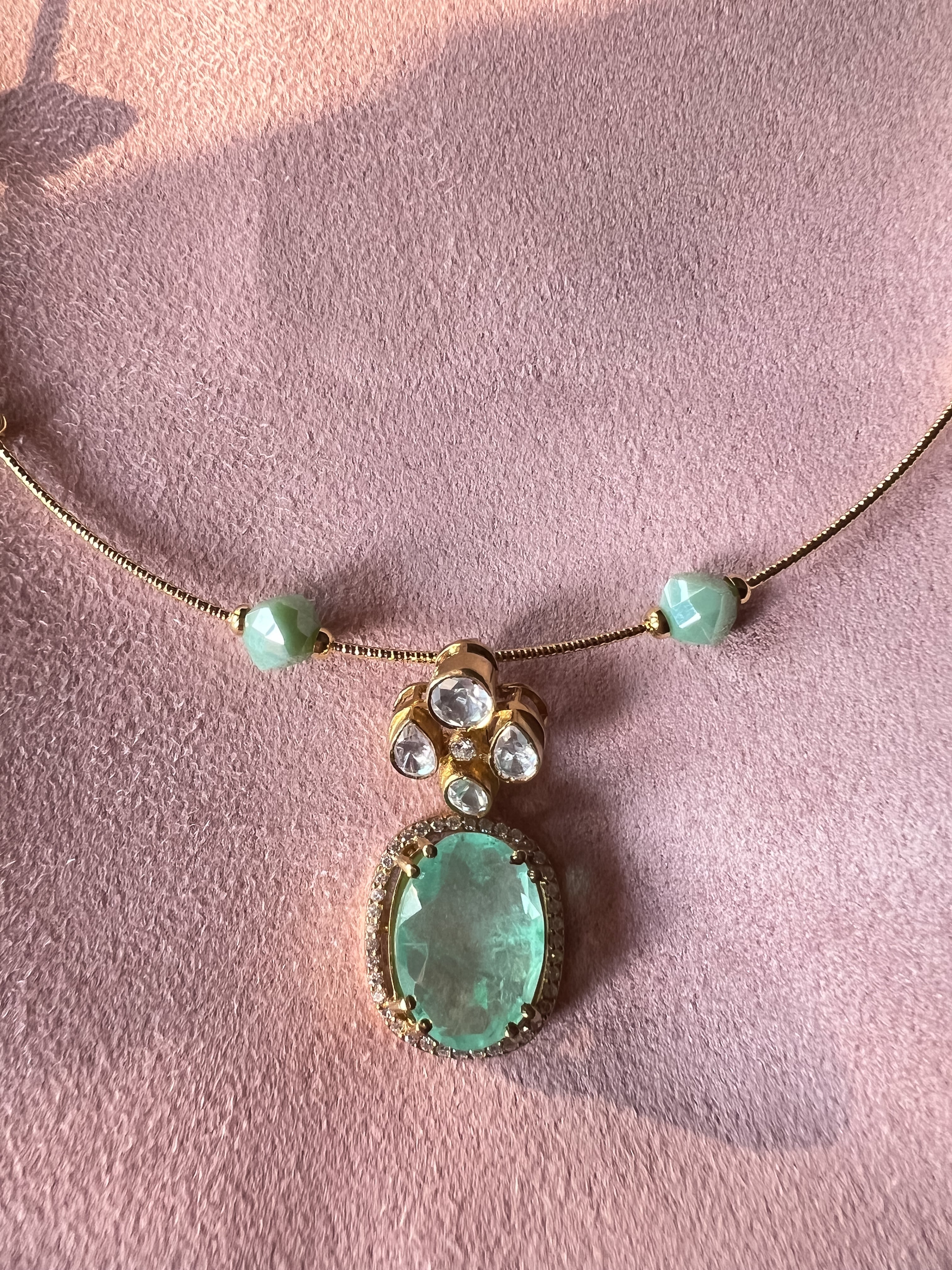 Sage green pendant with kanti