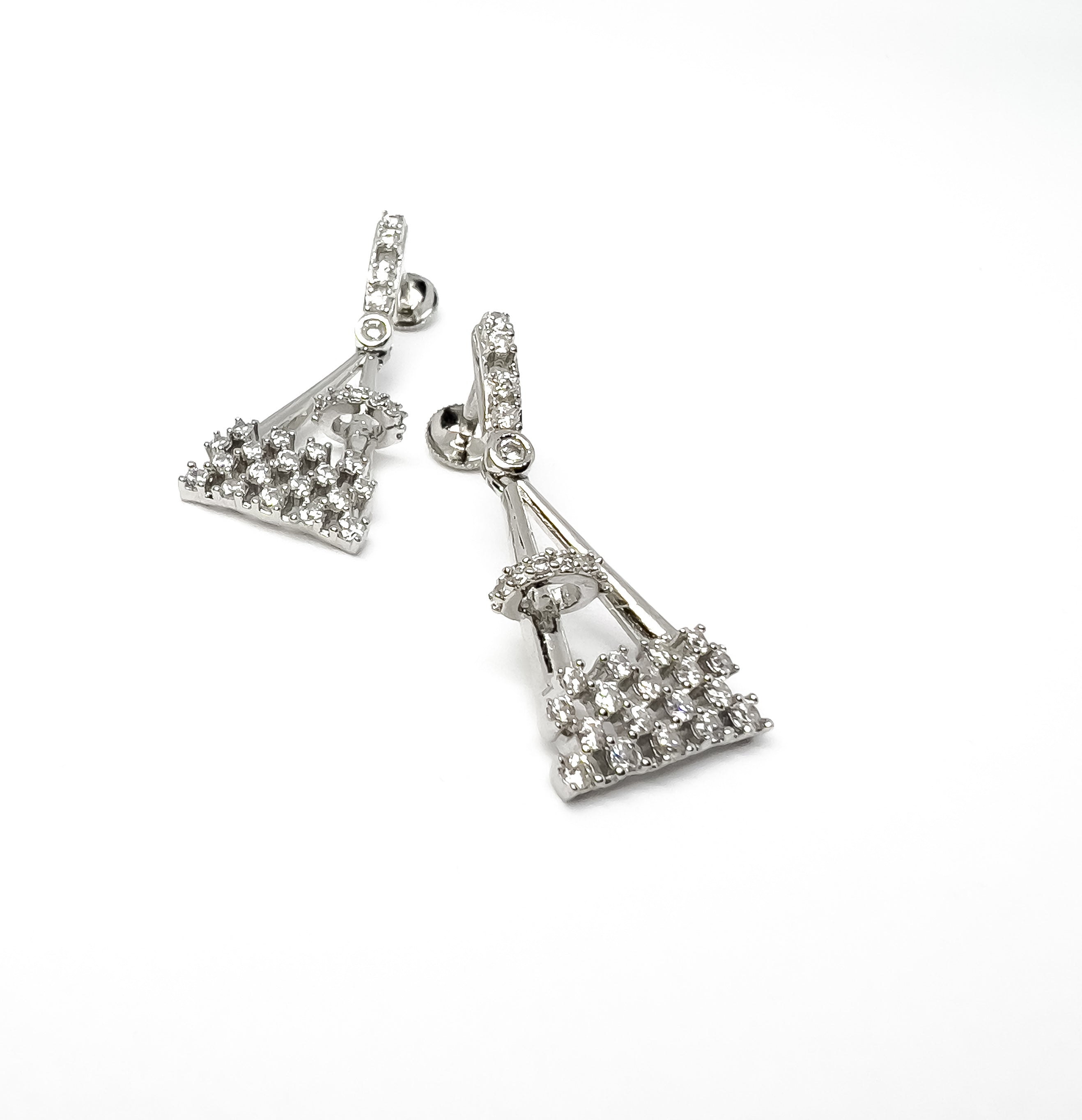GEOMETRIC DANGLERS