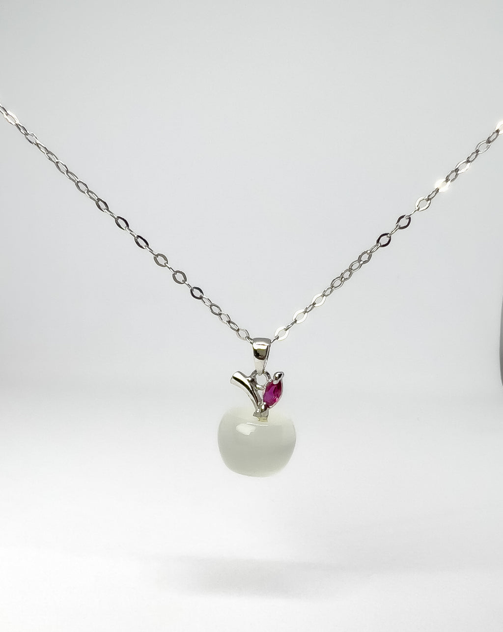 INVISIBLE APPLE NECKLACE