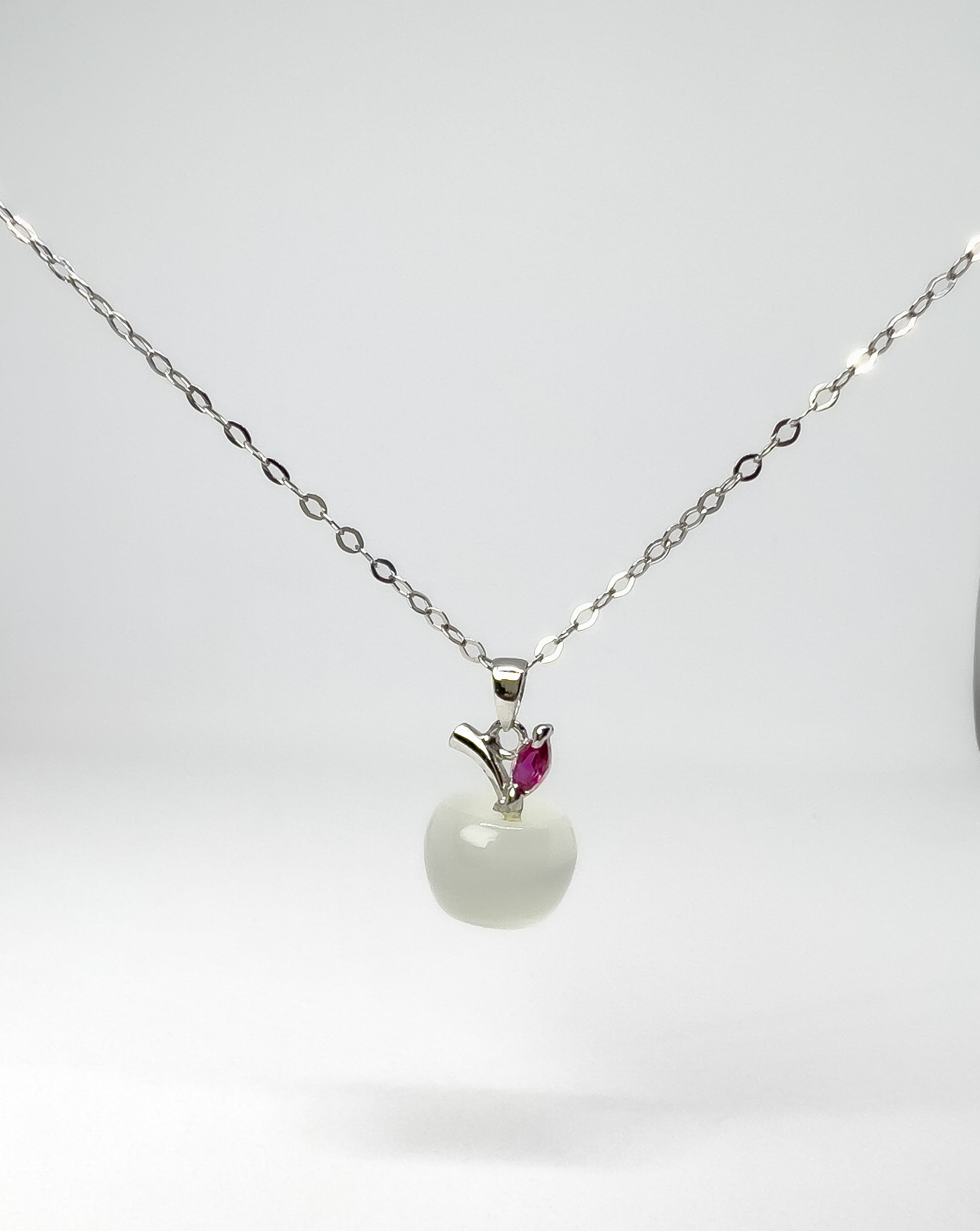 INVISIBLE APPLE NECKLACE