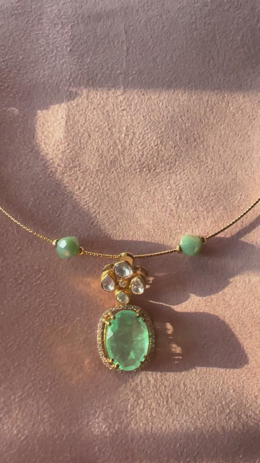 Sage green pendant with kanti
